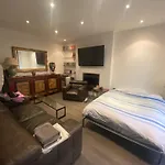 Large Studio Flat In Kensington