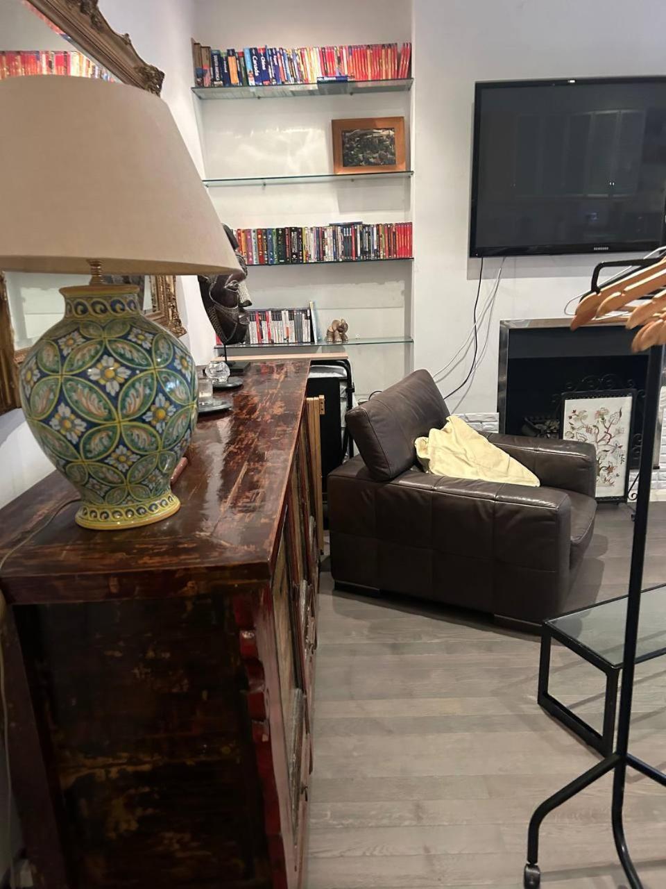 Large Flat In Kensington Apartament *