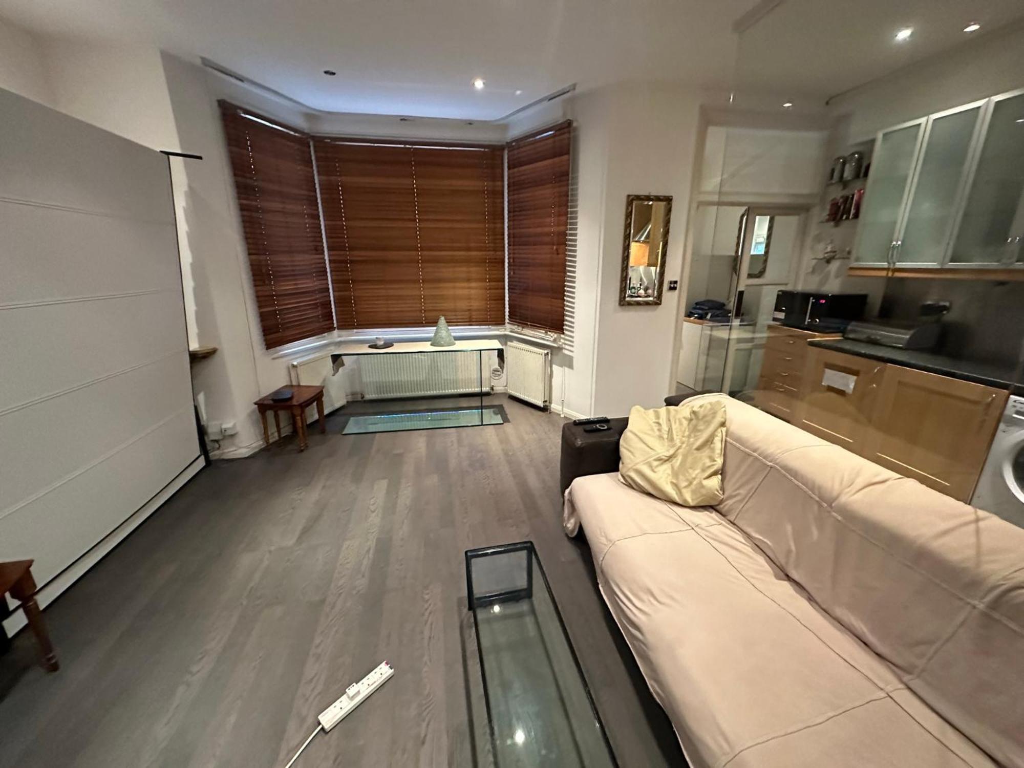 Large Flat In Kensington Apartament