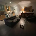 Large Studio Flat In Kensington